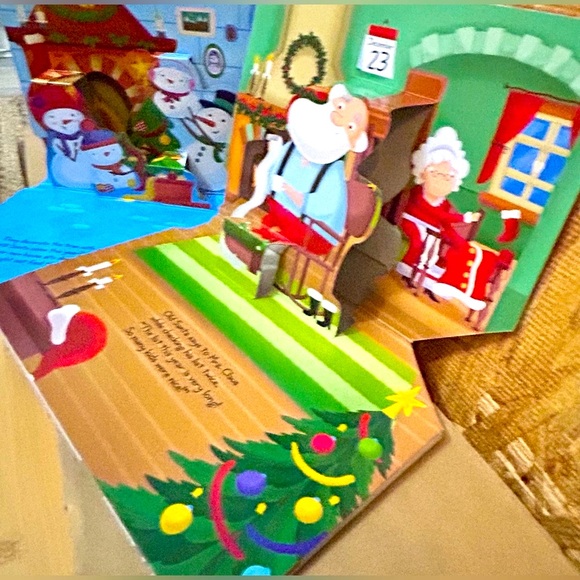 Kids pop up board book (2) The Week Before Christmas, & The Christmas Surprise - Picture 11 of 15